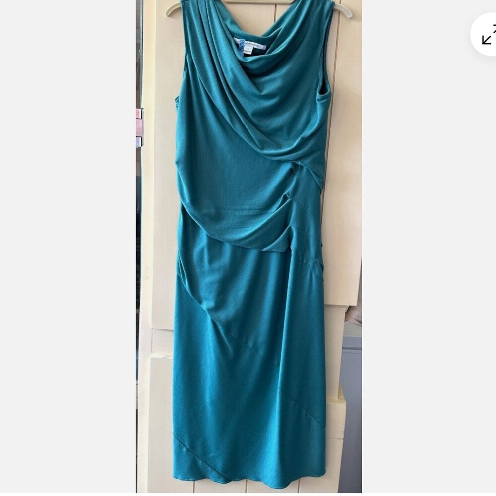 diane von furstenberg green dress size 10 ruched flattering fit